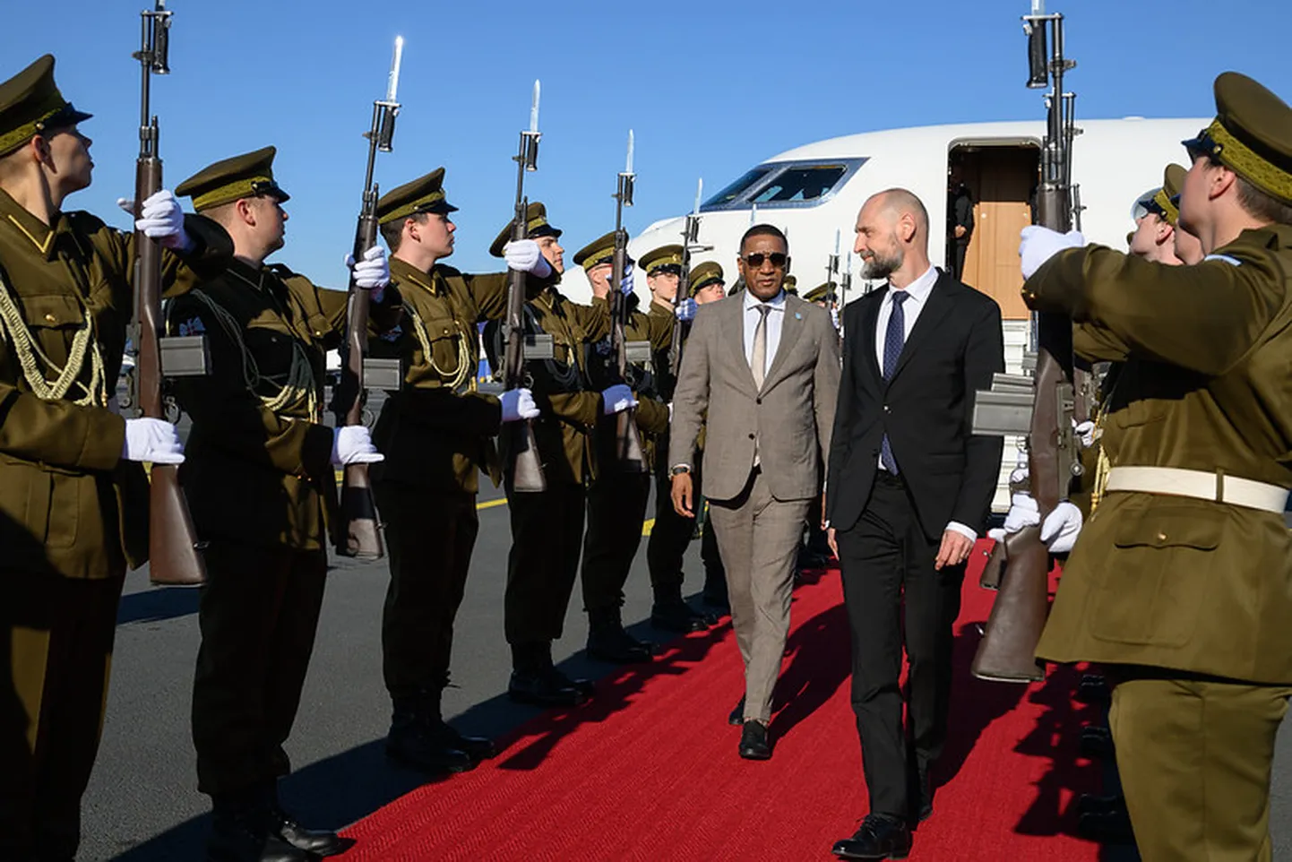Eestisse saabus riigivisiidile Botswana president.