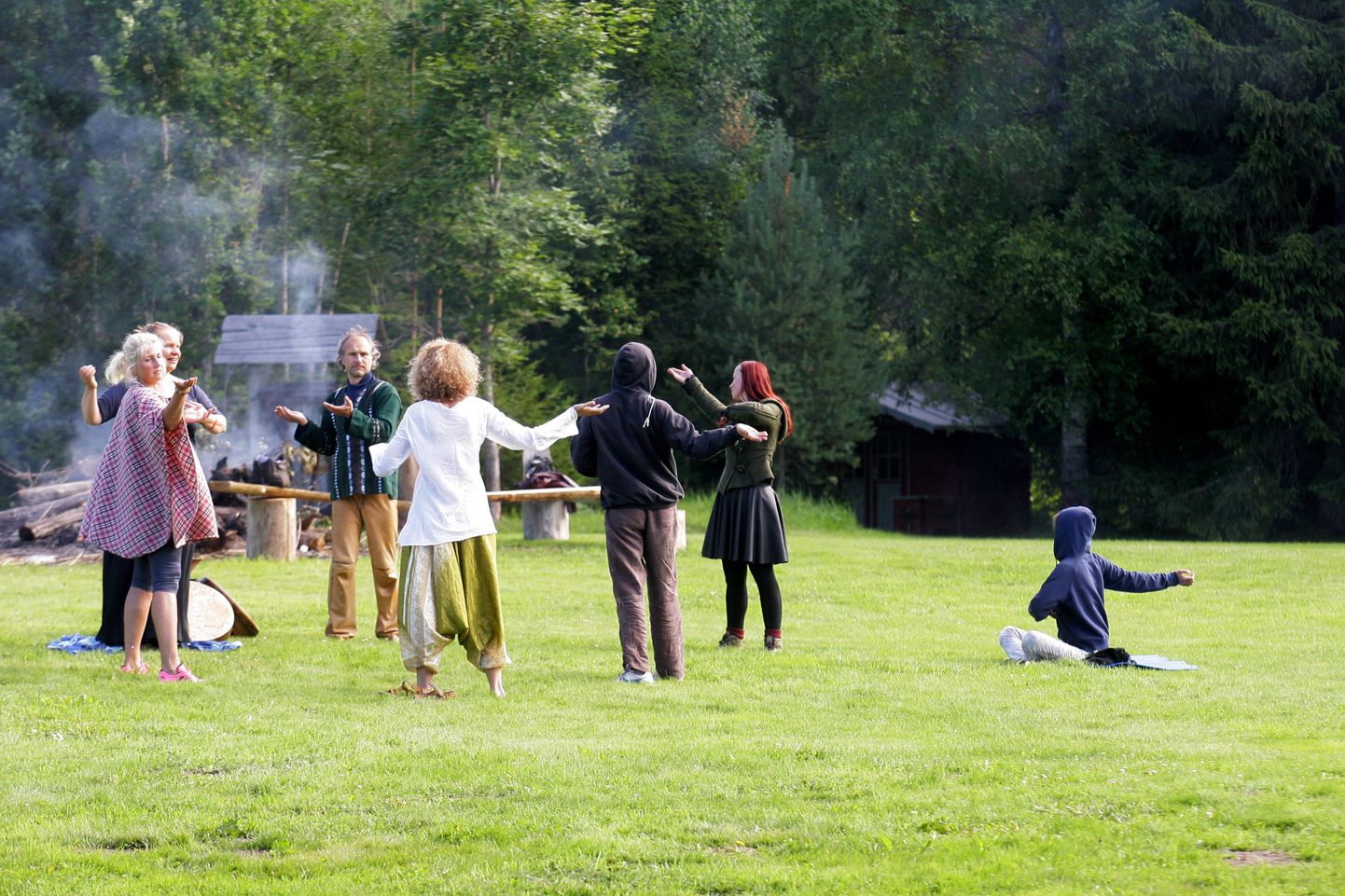 Avanemise suvepäevad, laager vaimsete väärtuste leidjatele Metsnurme külakeskuses. Pilt on illustreeriv.