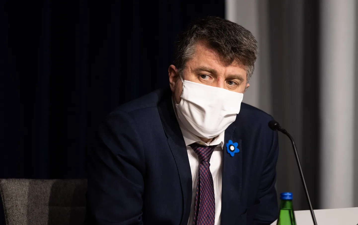 Ministrid kandsid valitsuse pressikonverentsil kaitsemaske.
