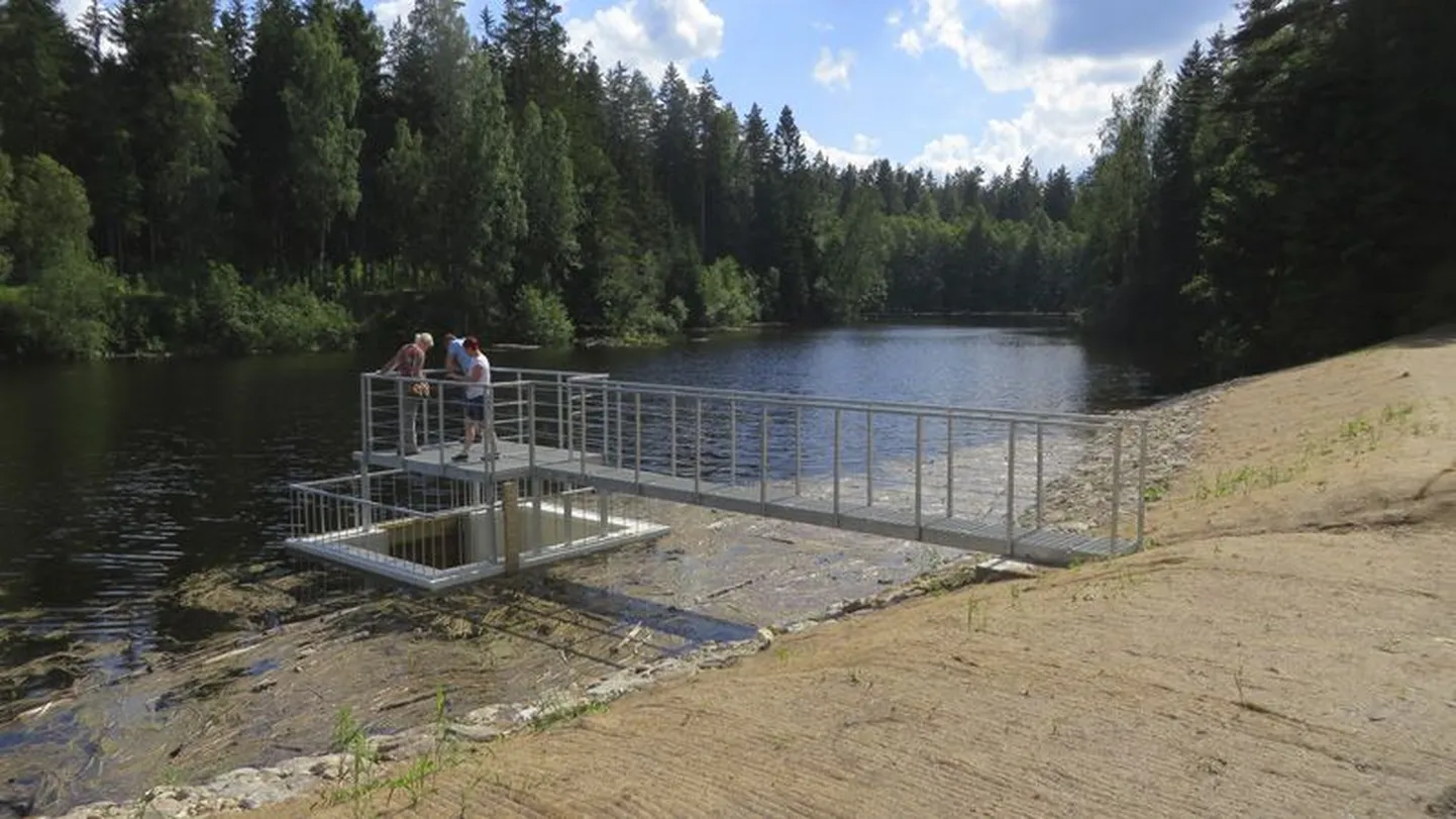 Muike järve uus regulaatorpais peaks tagama järve veetaseme püsimise päris pikaks ajaks. Ilusas rannas saab ka peesitada ning ujumaski käia.