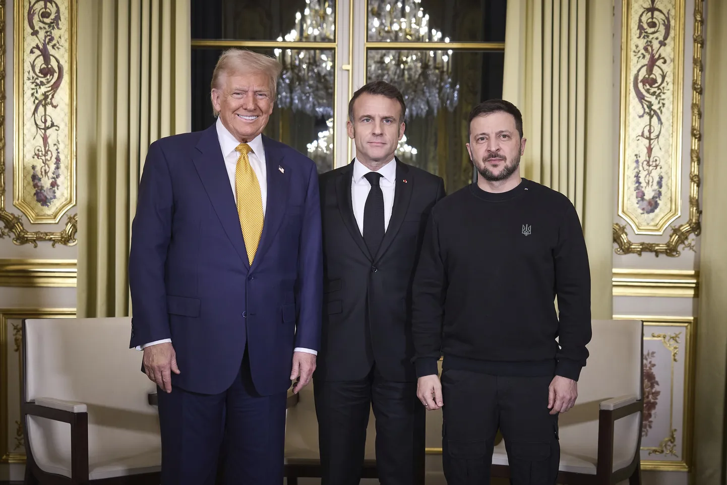 Дональд Трамп, Эмманюэль Макрон и Владимир Зеленский, Париж, 7 декабря 2024 года.