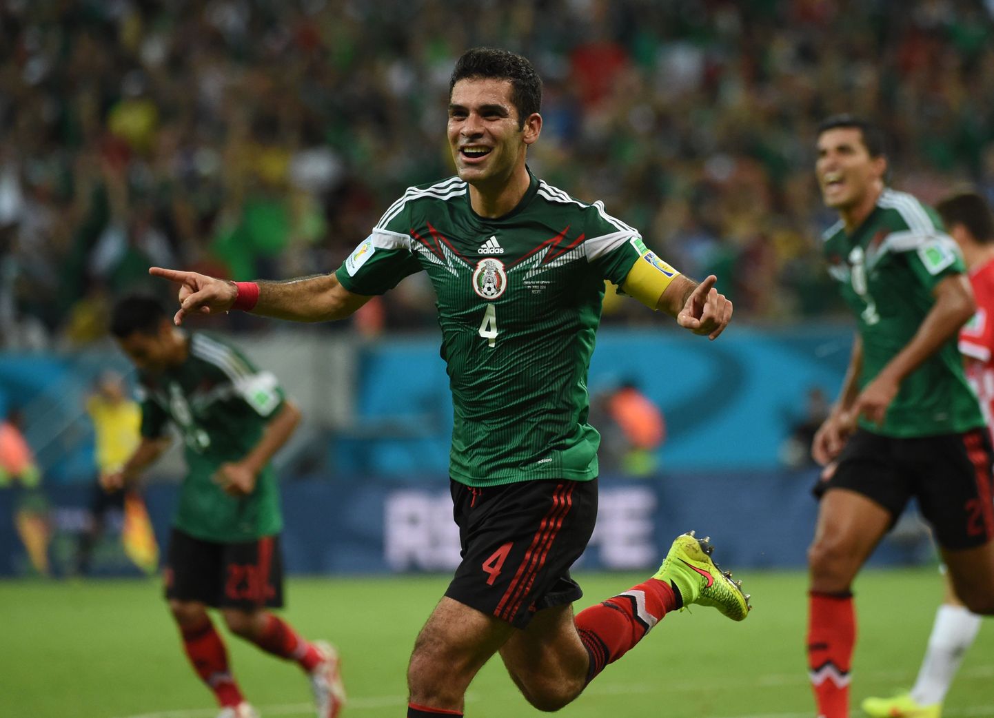 Mehhiko koondise 39-aastasest kaptenist Rafael Marquesist saab alles kolmas jalgpallur kaasmaalase Antonio Carbajali ja sakslase Lothar Mattheusi kõrval, kes osalenud viiel MM-finaalturniiril.