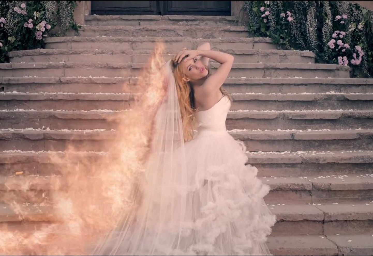 Shakira muusikavideos «Empire»