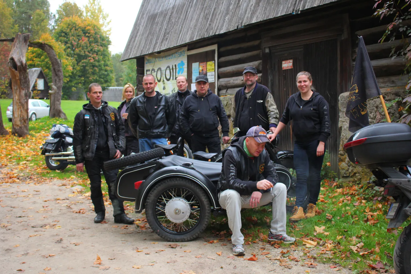 Otepää motoklubi liikmed Annimatsi kämpingus.