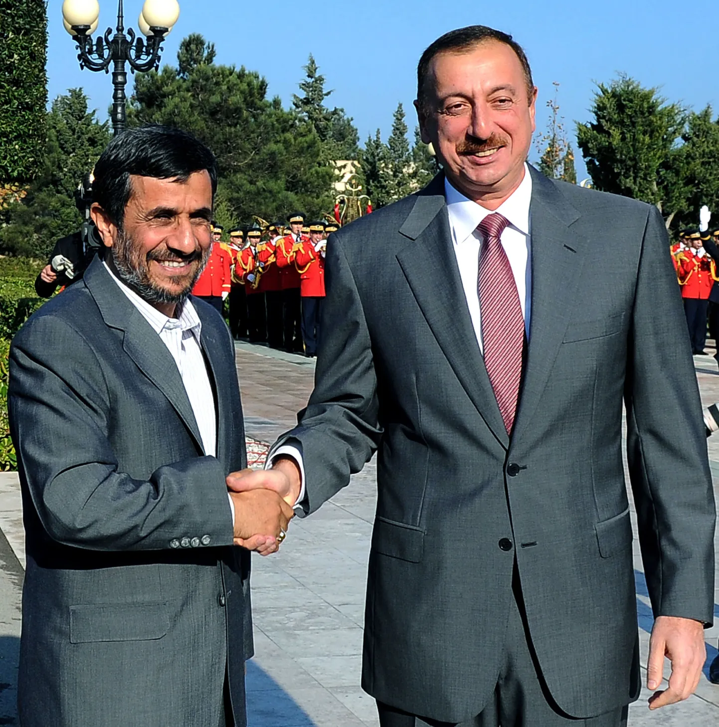 Iraani president Mahmoud Ahmadinejad (vasakul) ja Aserbaidžaani president İlham Əliyev.