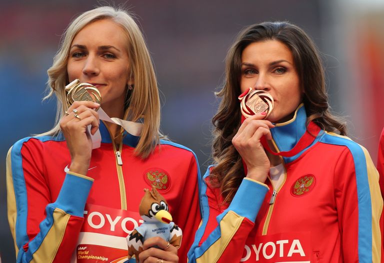 2013. aasta MMil Moskvas pjedestaalile tõusnud venelannadest on pronksi võitnud Anna Tšitšerova (paremal) karjääri jooksul juba pidanud dopingukaristust kandma ja medaleidki loovutama. Kas sama saatus ootab ka toona maailmameistriks kroonitud Svetlana Školinat?