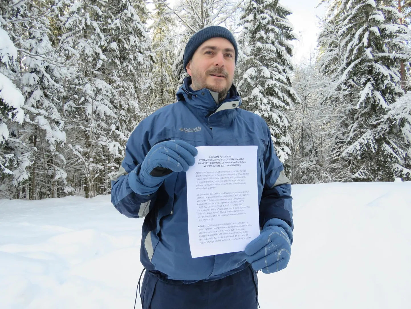 RMK-le mõeldud ühispöördumise teksti käes hoidev otepäälane Oliver Loode ütleb, et lageraiet Kullalaanes soovivad välistada nii kohalik kogukond kui ka paljud inimesed üle Eesti.