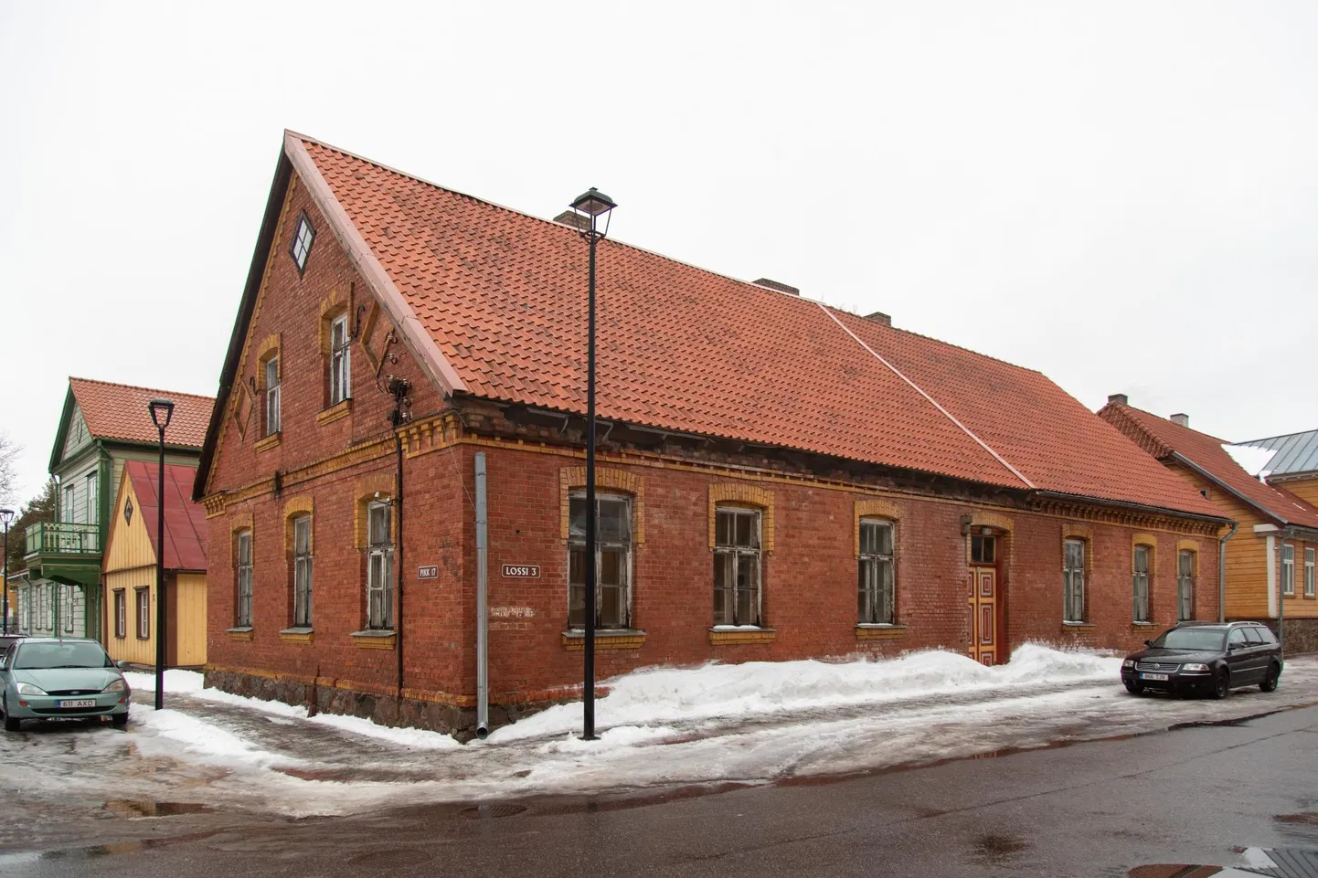 Linn ostis 2020. aasta septembris Lossi tänav 3 maja lootuses see riigi abiga renoveerida ning sinna kolida nukuteater ja Perepesa. Nüüd paneb ta selle aga oksjonile.