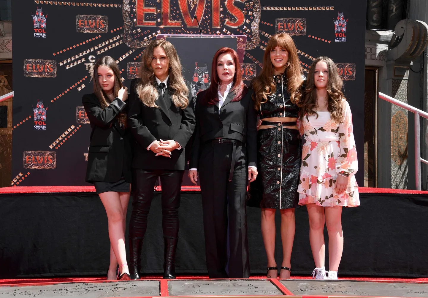(Vasakult paremale) Lisa Marie Presley tütar Harper Vivienne Ann Lockwood, Lisa Marie Presley, tema ema Priscilla Presley, vanim tütar Riley Keough ja Finley Aaron Love Lockwood.