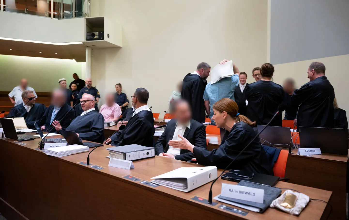 Reichsbürgeri paremäärmusliku grupi liikmed on Münchenis kohtu all.