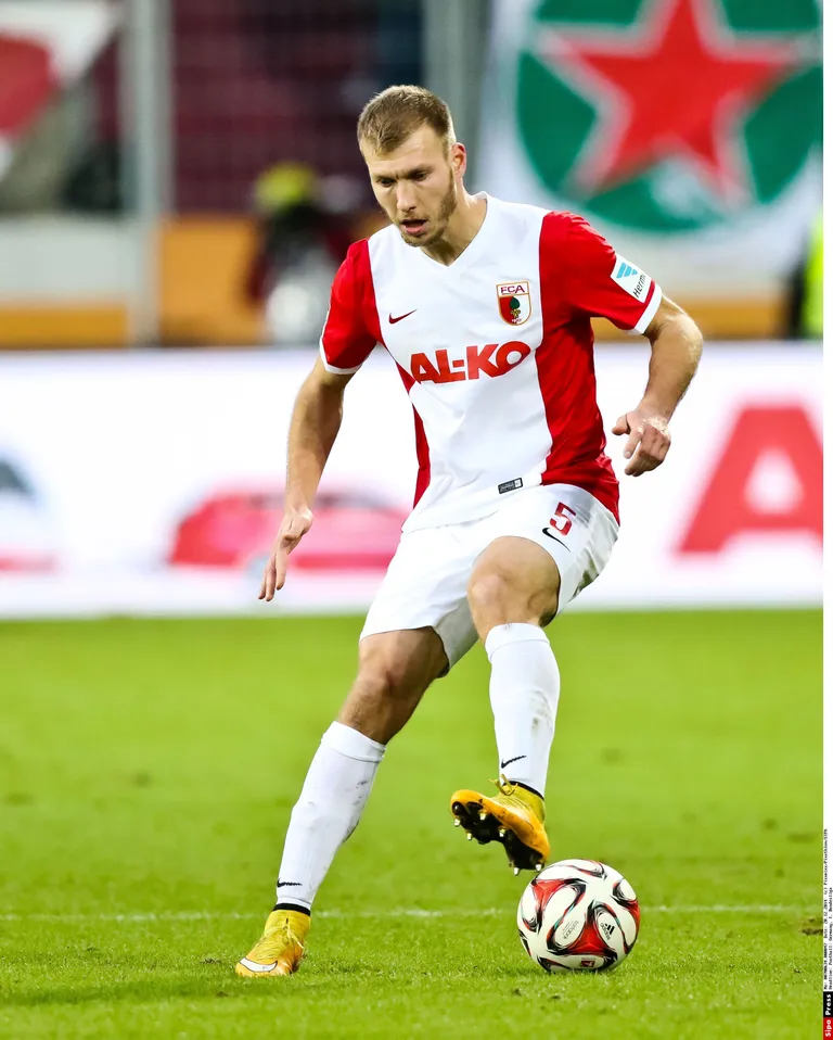 Ragnar Klavan FC Augsburgi särgis. Foto: