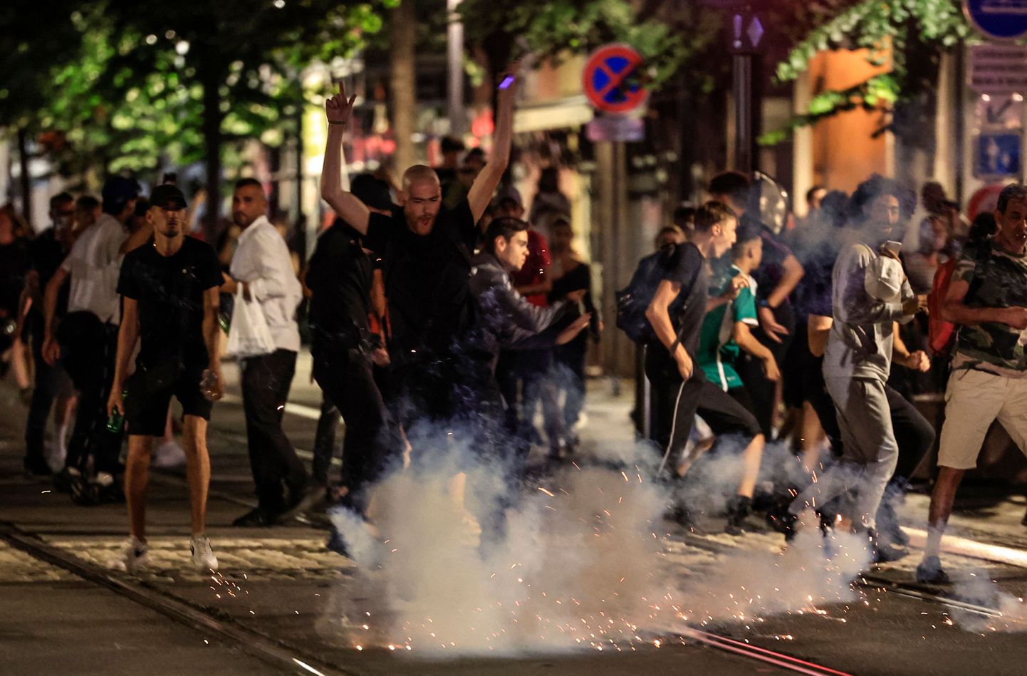 Протестующие в Ницце в воскресенье, 2 июля.