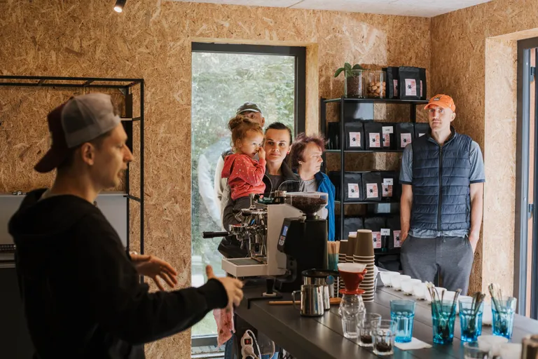 Kafijas meistarklase "Bark'n'Cone" baristu vadībā Jūrmalā. 