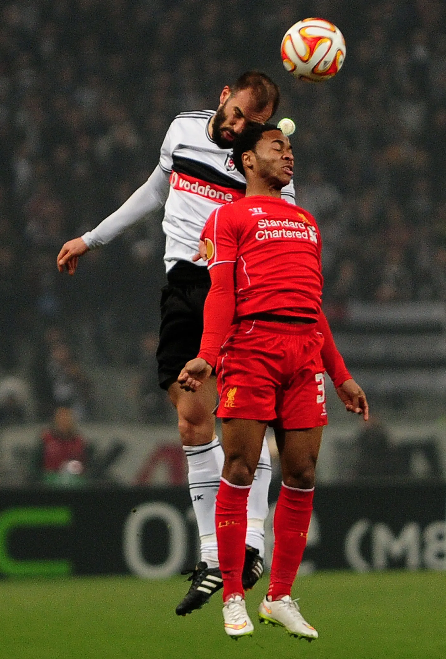 Liverpooli särgis Raheem Sterling (paremal).