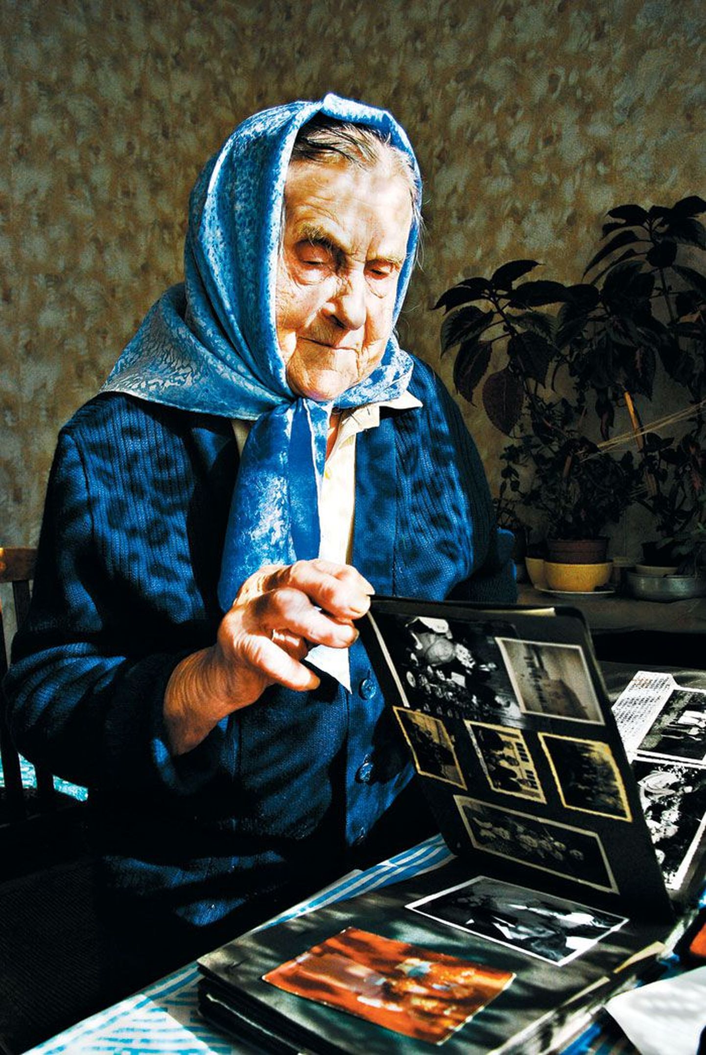 Hilda Paju lehitses eile hommikul fotoalbumeid ja ütles, et on elus näinud palju – rohkem pole vajagi.
