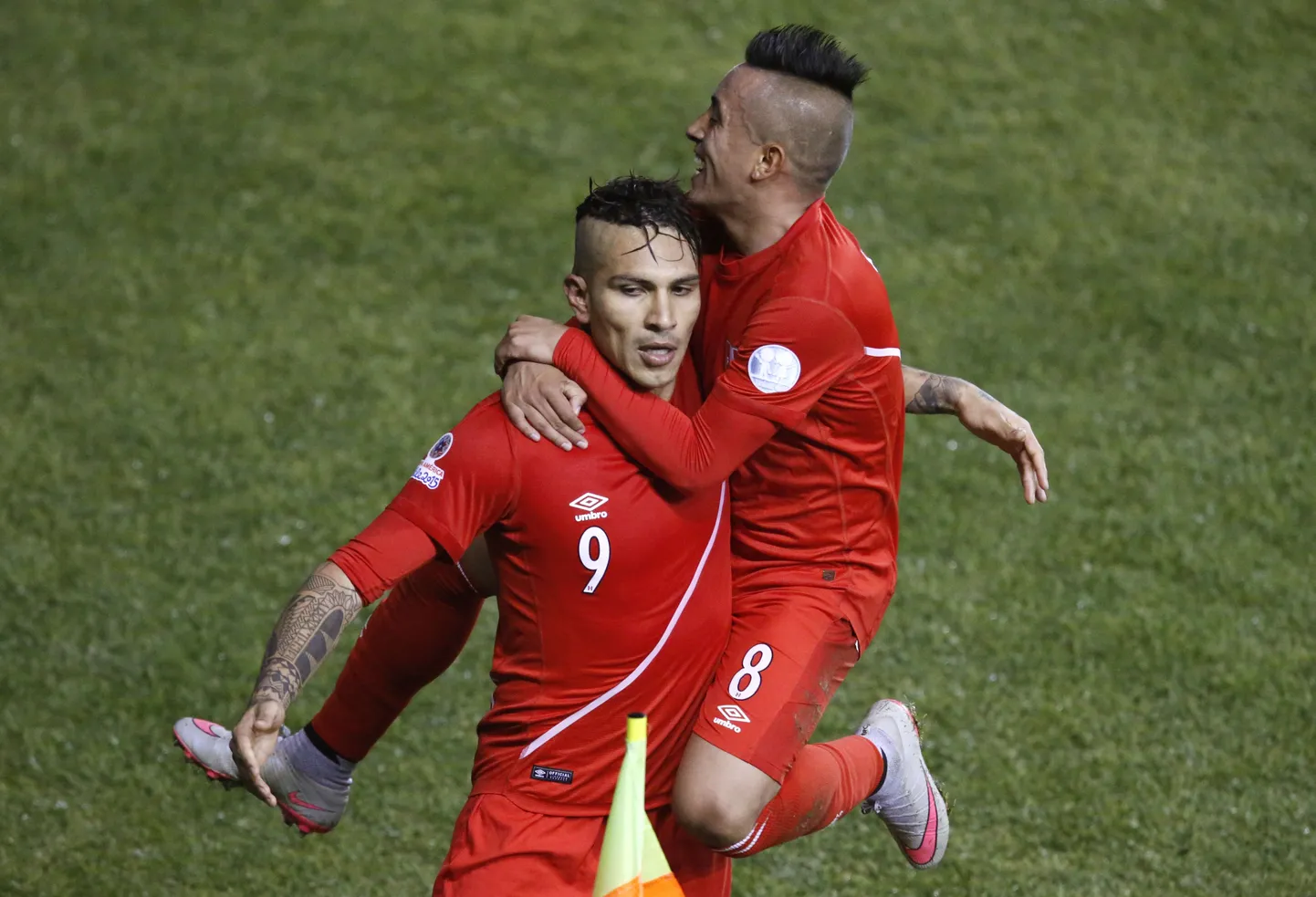 Paolo Guerrero tähistamas.