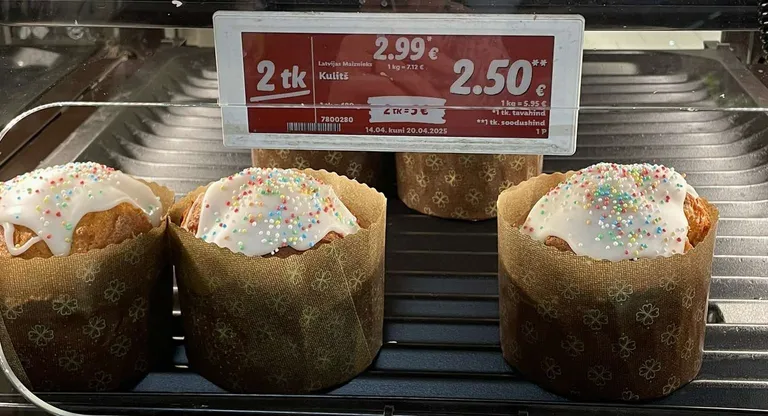 В Lidl куличи весом 400 граммов стоят 2,99 евро. По акции два кулича можно купить за 5 евро.