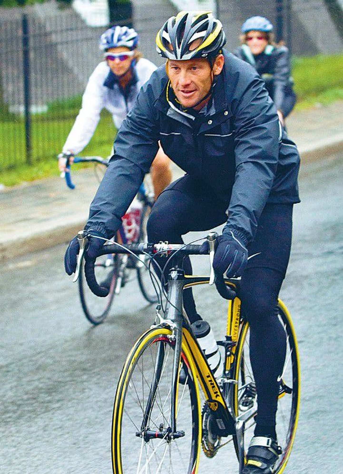 Aastate eest leukeemiast paranenud USA jalgrattur Lance Armstrong poolteist kuud tagasi Kanadas peetud võistlusel, millelt teenitud summad läksid vähiuuringute toetuseks.