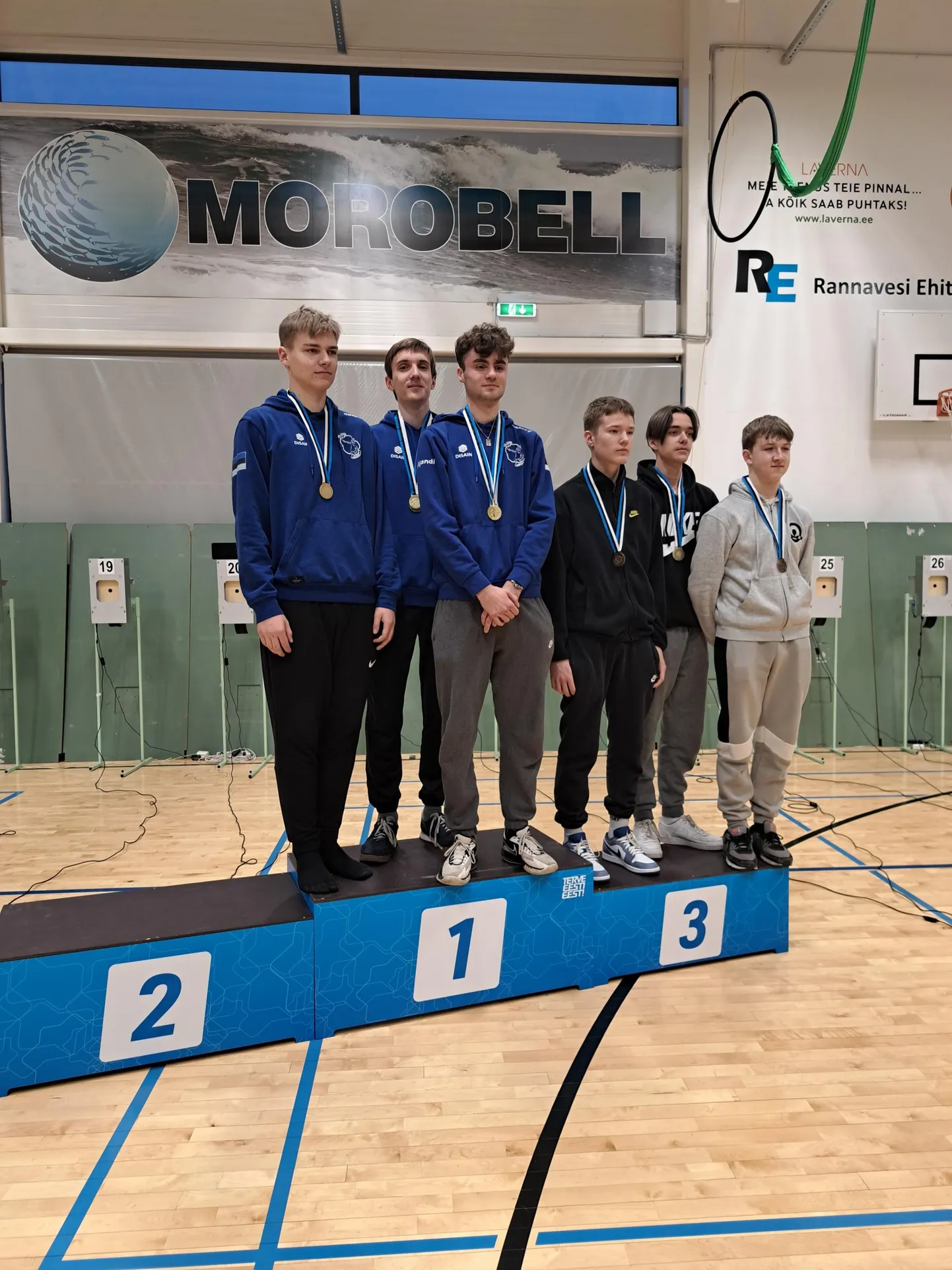 Eesti noorte meistrivõistlustel teenis kuldmedali Viljandi spordikooli meeskond Martti Vahemaa (vasakult), Karl Koik ja Aleksander Kalitventsev.
