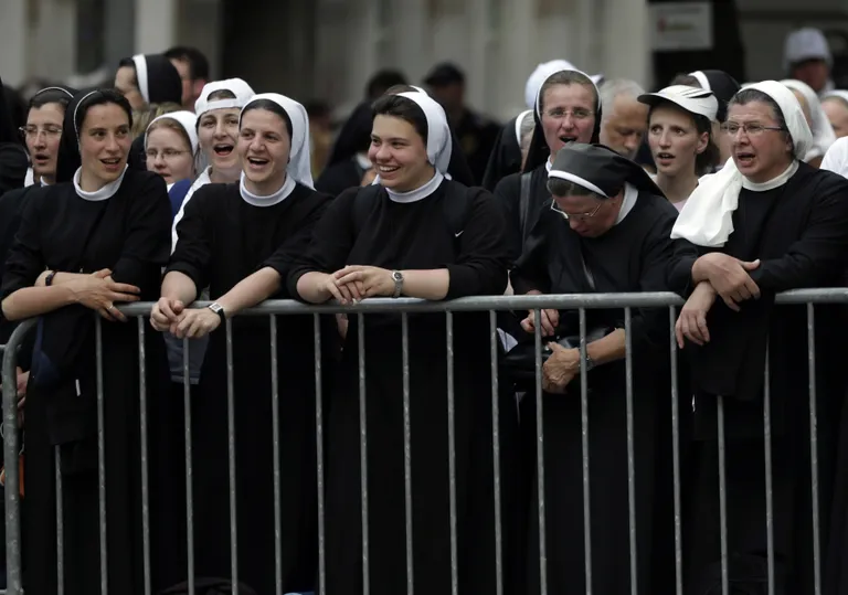 Katoliku nunnad. Pilt on illustreeriv