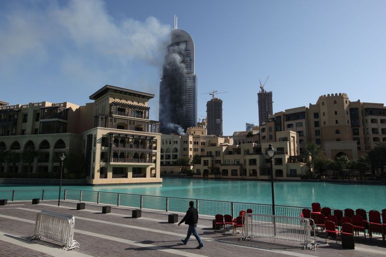 Suitsu tuli Dubai kõrghoonest ka veel täna hommikul.