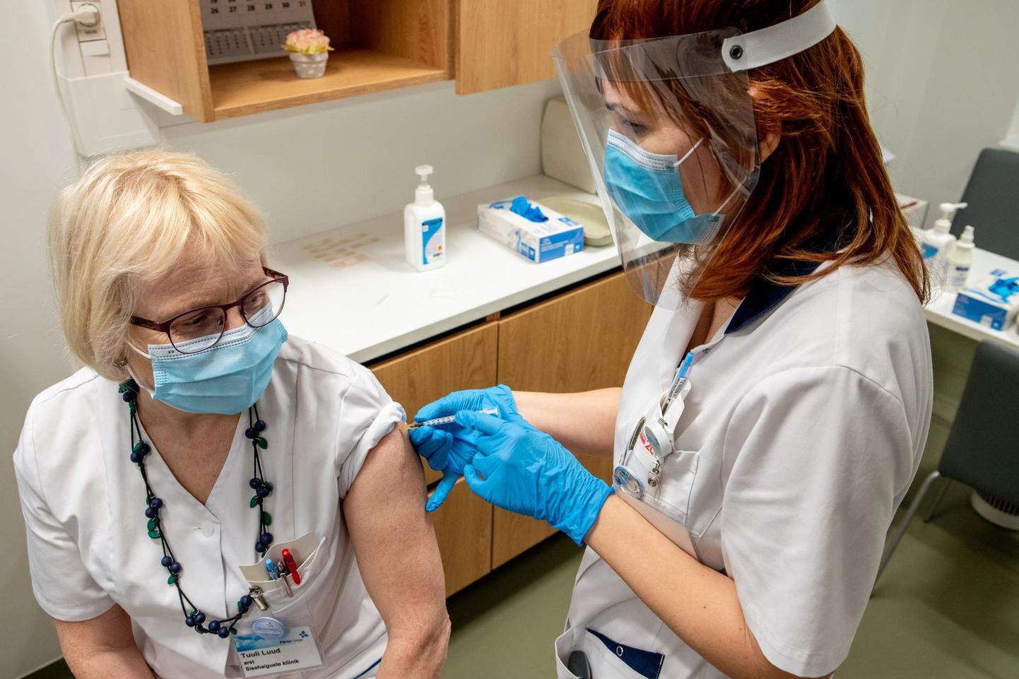 Esimene vaktsineerimine Pärnu haiglas 30.detsembril 2020.