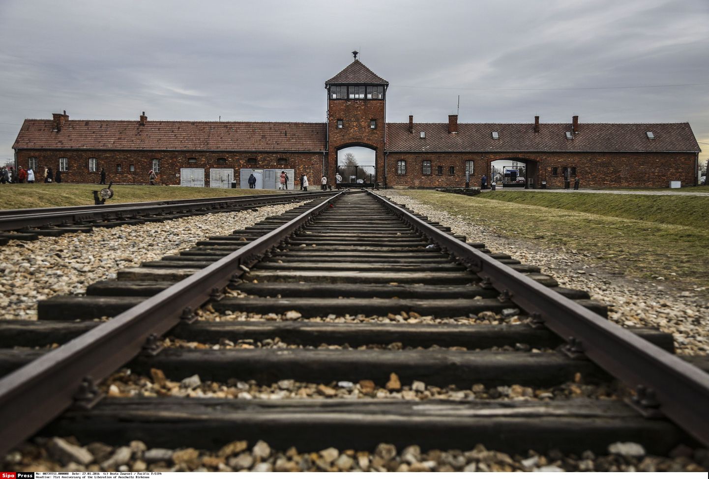 Rööpad Auschwitzi koonduslaagri juures.