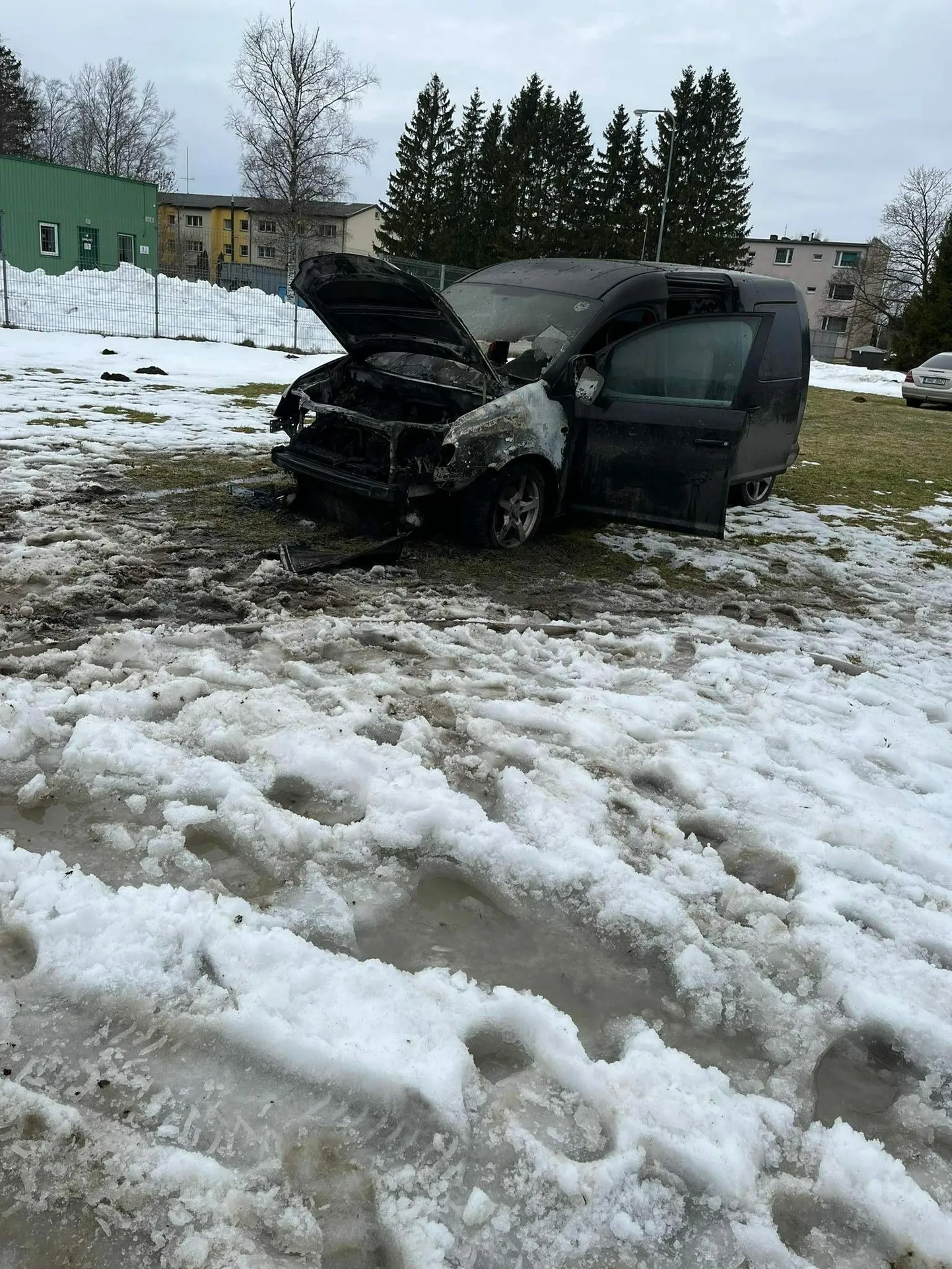 Põhja-Pärnumaal põles auto.