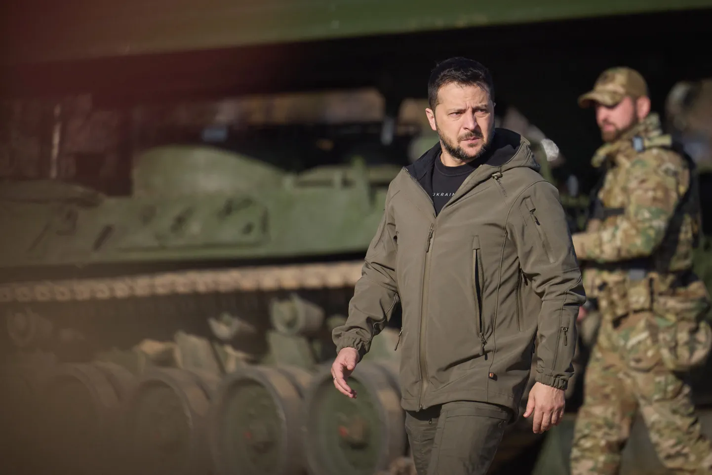 President Volodõmõr Zelenskõi 3. novembril 2023 ühes Ukraina relvatootmistehases.