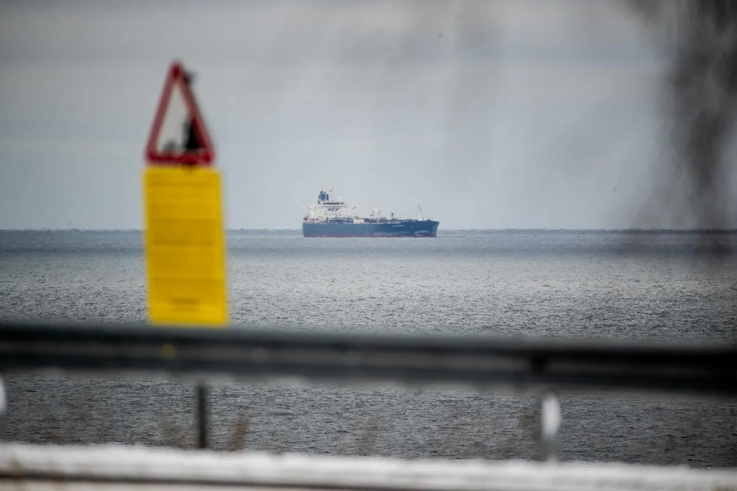 Tanker Pakri poolsaare lähistel.