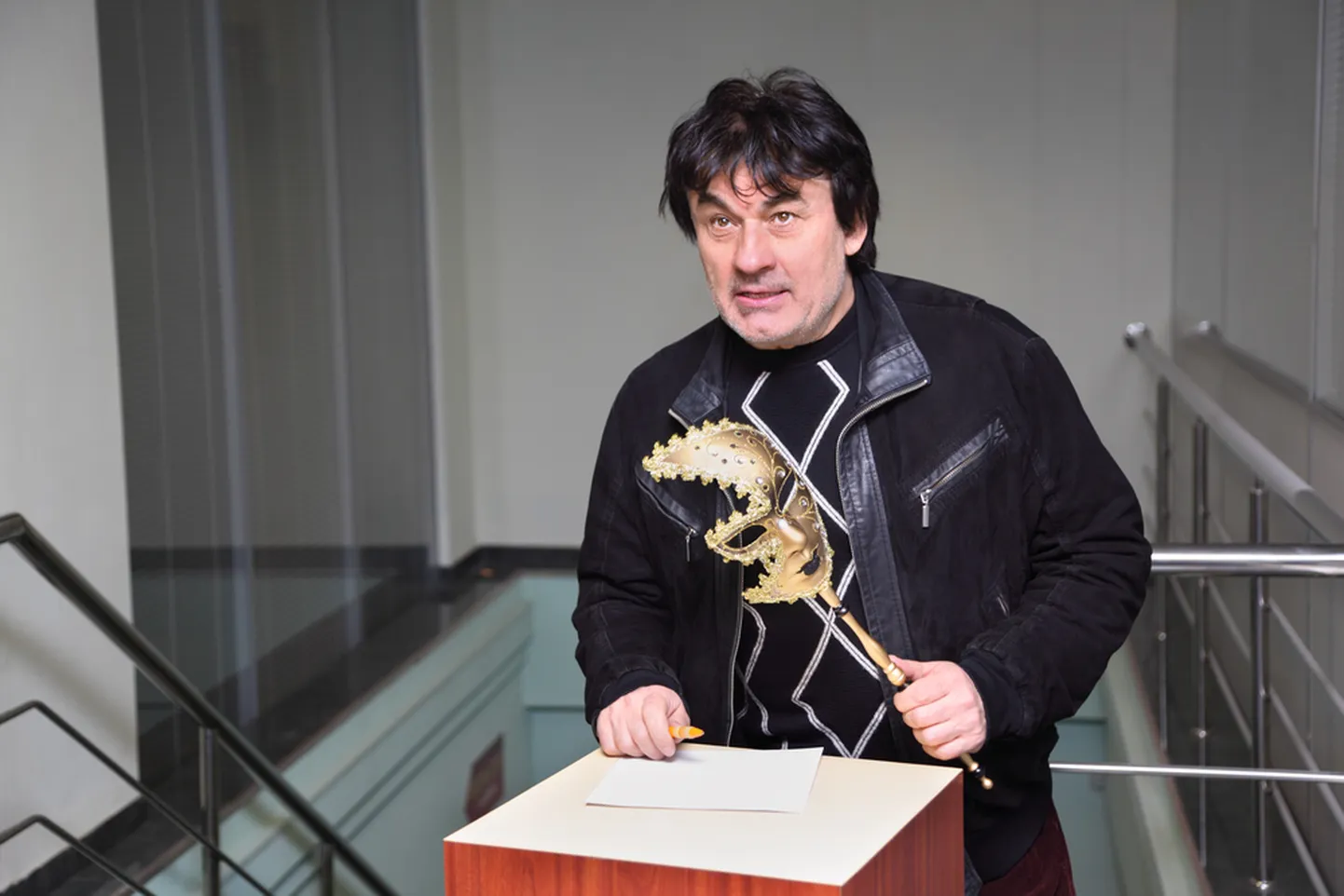 Александр Серов