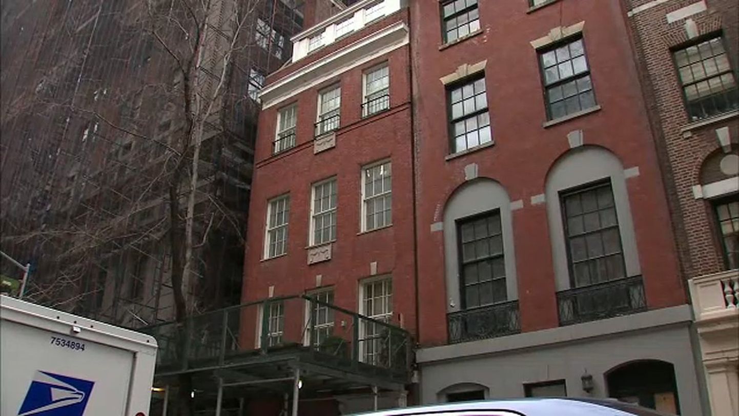 New Yorgis miljardär Warren Stephensile kuuluv maja, mille lifti ta majapidajanna kolmeks päevaks lõksu jäi