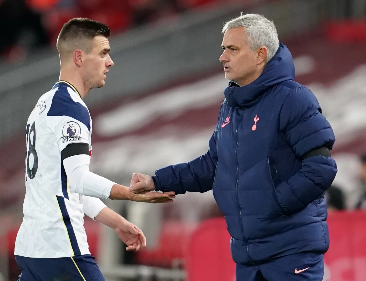 Giovani Lo Celso (vasakul) oli ilmselt keelatud jõulupeo võõrustaja. Fotol on ta koos Tottenhami peatreeneri Jose Mourinhoga.