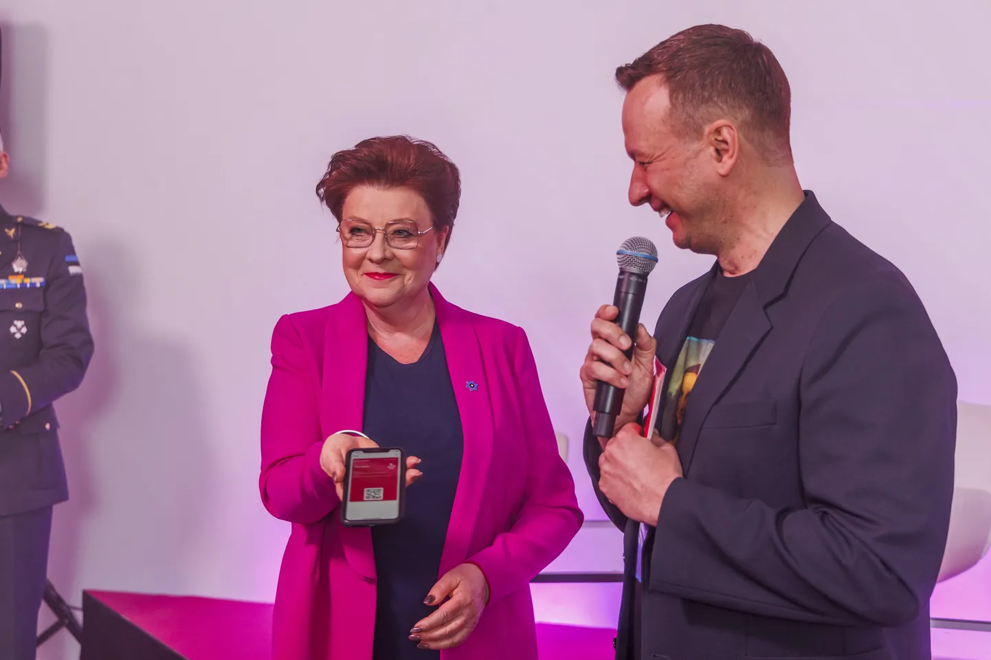 Esimene muuseumikaart kingiti pidulikult Vabariigi Presidendi abikaasa Sirje Karisele.