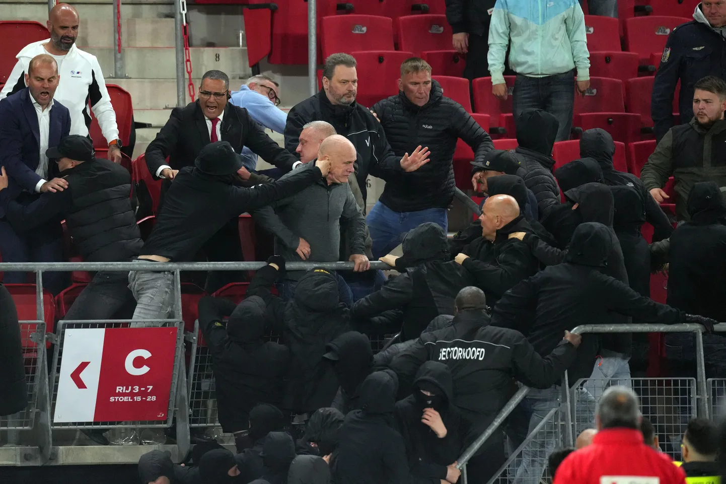 Rüselus AZ Alkmaari ja West Ham Unitedi fännide vahel