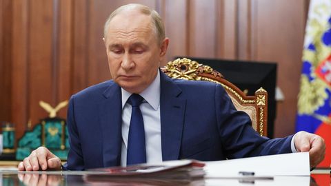 VIDEO ⟩ "Aiz priekškara": Putins uzskata, ka pasaulē ir sākusies bruņošanās sacensība