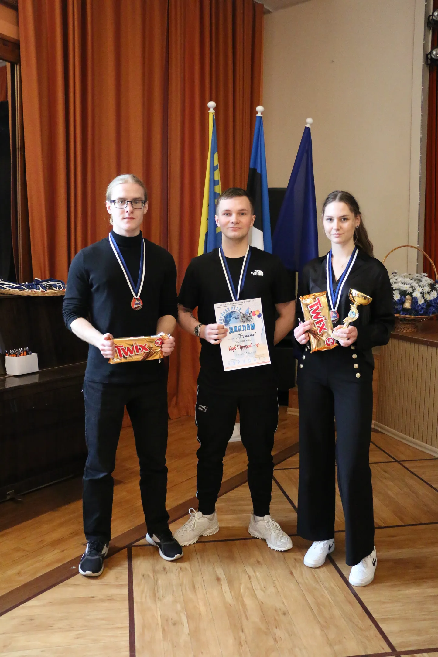 Евгения Амелина (капитан), Максим Гапоненко и Артем Марков из команды "Феникс" блистали во всех играх юбилейного турнира.