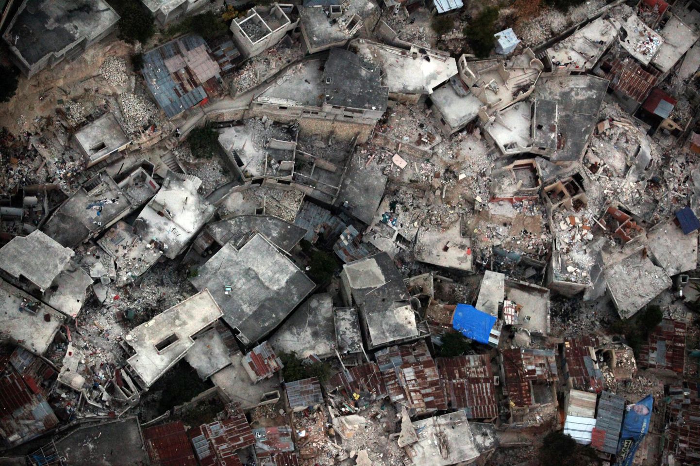 Kokkuvarisenud majad Haiti pealinnas Port-au-Prince`is