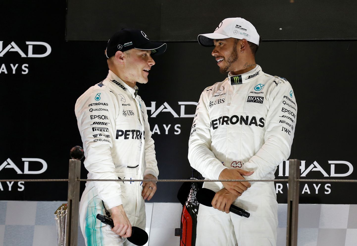 Valtteri Bottas (vasakul) ja Lewis Hamilton.
