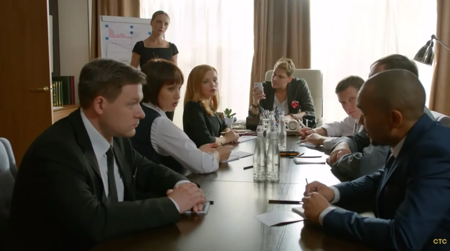 Кадр из сериала "Отель Элеон"