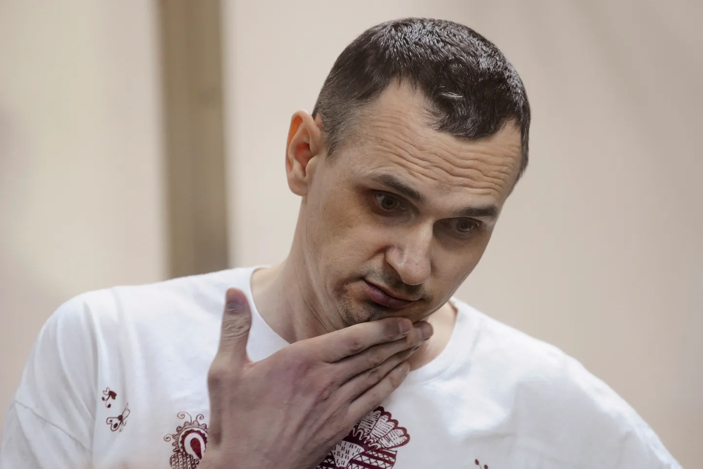 Oleg Sentsov 2015. aastal Rostovi kohtus.
