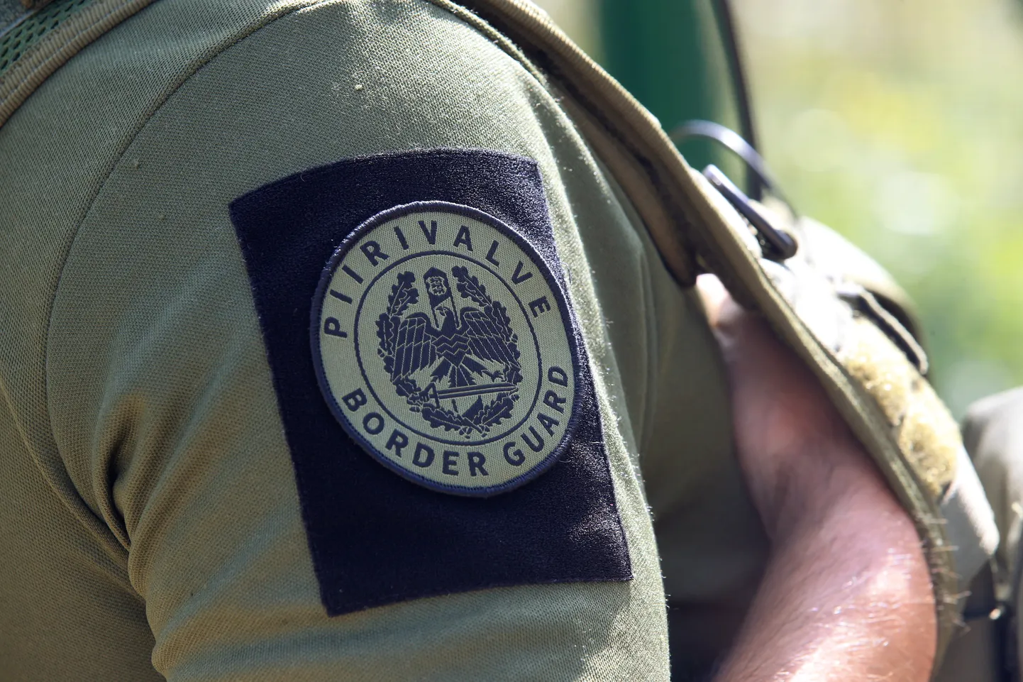 Piiri- ja migratsiooniametnikud käisid kontrollimas nii Tartu lennujaamas kui ka Tartumaa ettevõttes, kas kõigil inimestel on Eestis viibimise luba. Avastati üks Alžeeria kodanik, kel puudus selleks õigus.