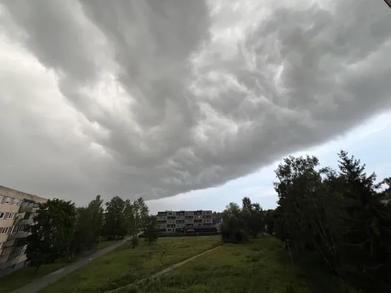 Riiulpilv Tartu kohal.