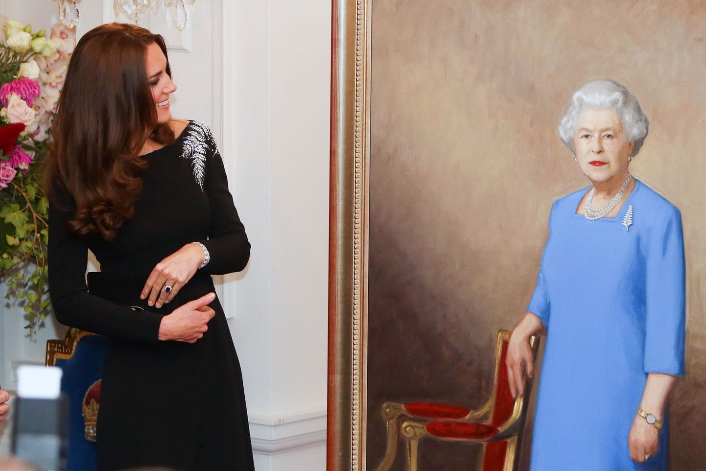 Kate imetleb aastal 2014 kuninganna portreed.