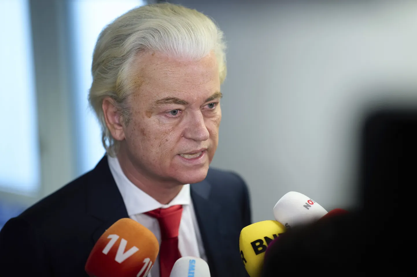 Geert Wilders andis ajakirjanikele kommentaare pärast otsust võimuliidust lahkuda.