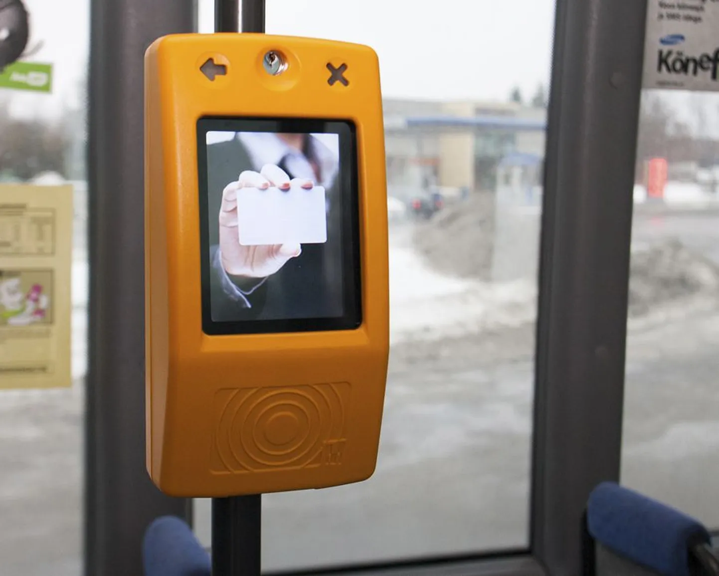 Ehkki eakad viljandlased saavad tänasest linnas tasuta sõita, tuleb neil ka edaspidi tuvastit kasutada.