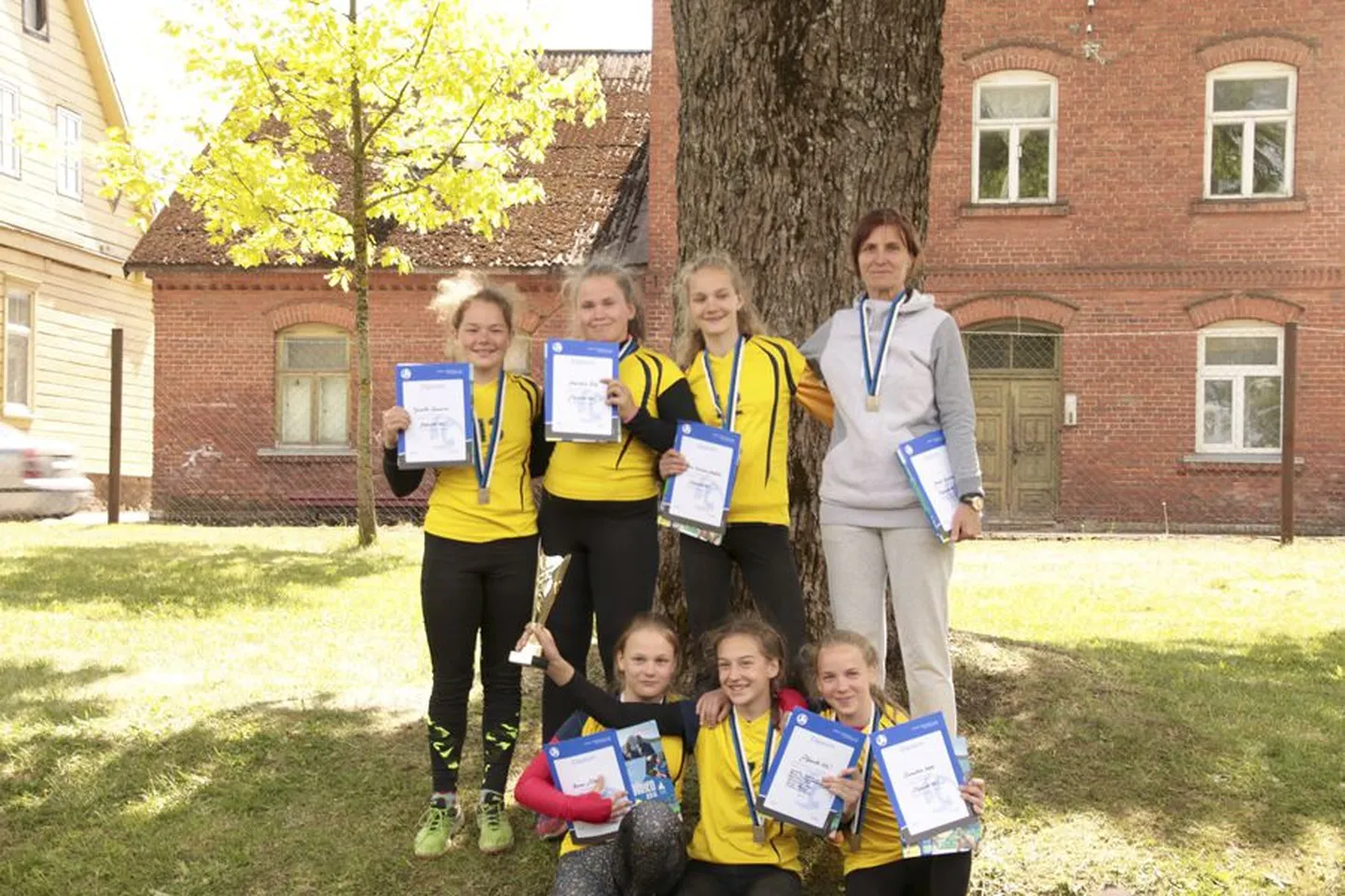 Viljandi spordikooli tüdrukud tõusid tugeva kolmepäevase turniiri järel pjedestaalile.