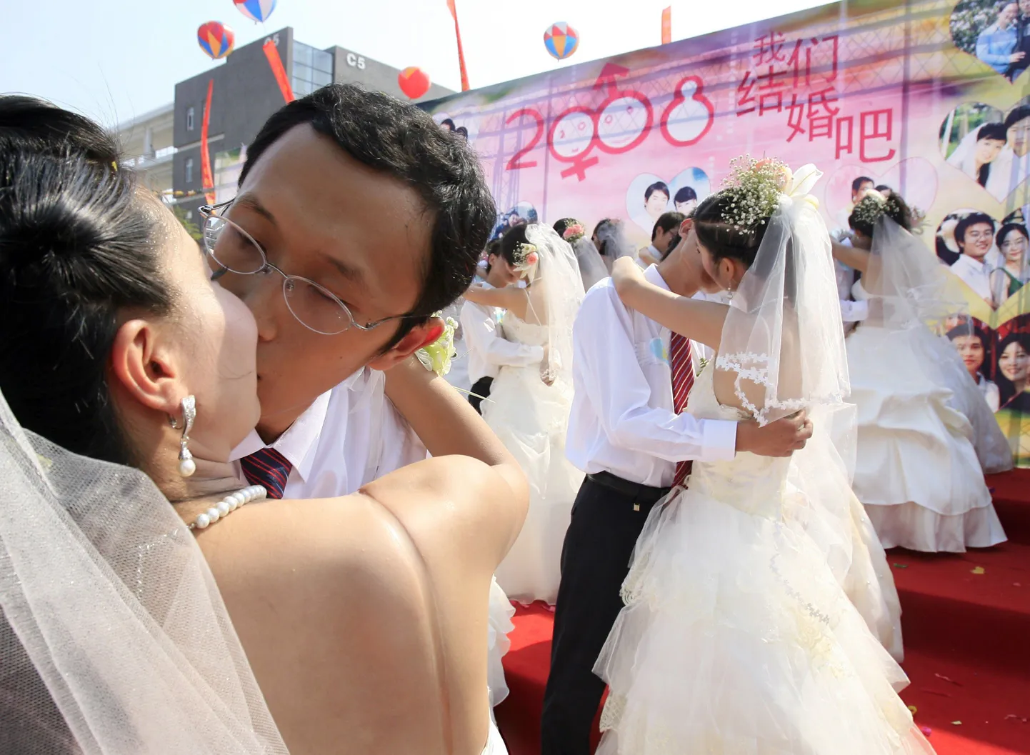 В скором будущем невест в Китае будет хватать не на всех.