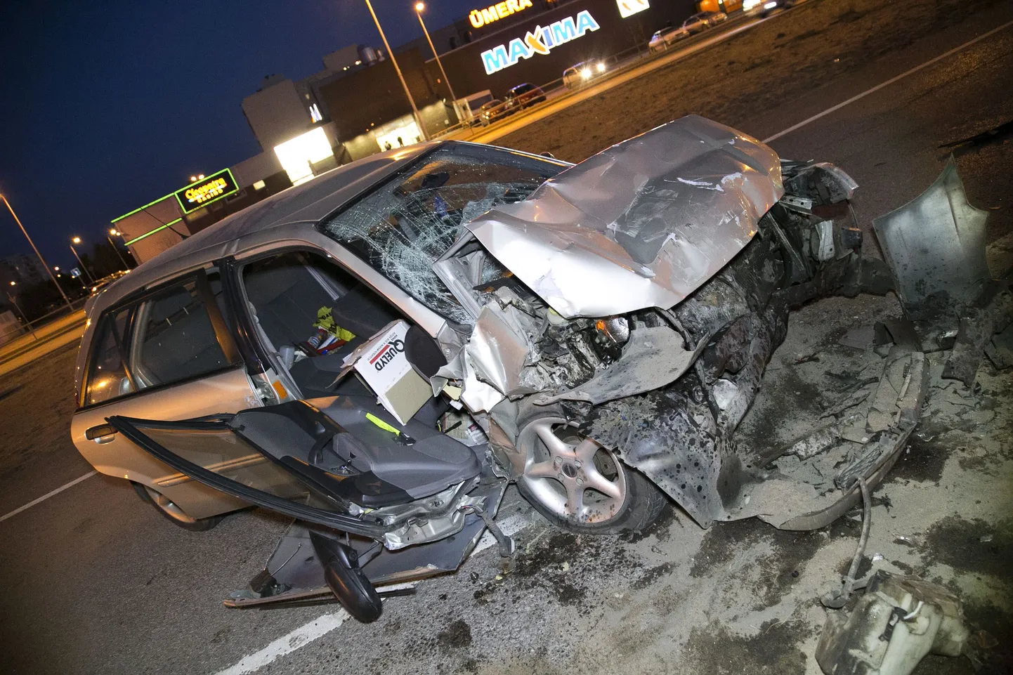 Laupäeva õhtupoolikul juhtus Lasnamäel Laagna teel liiklusõnnetus.