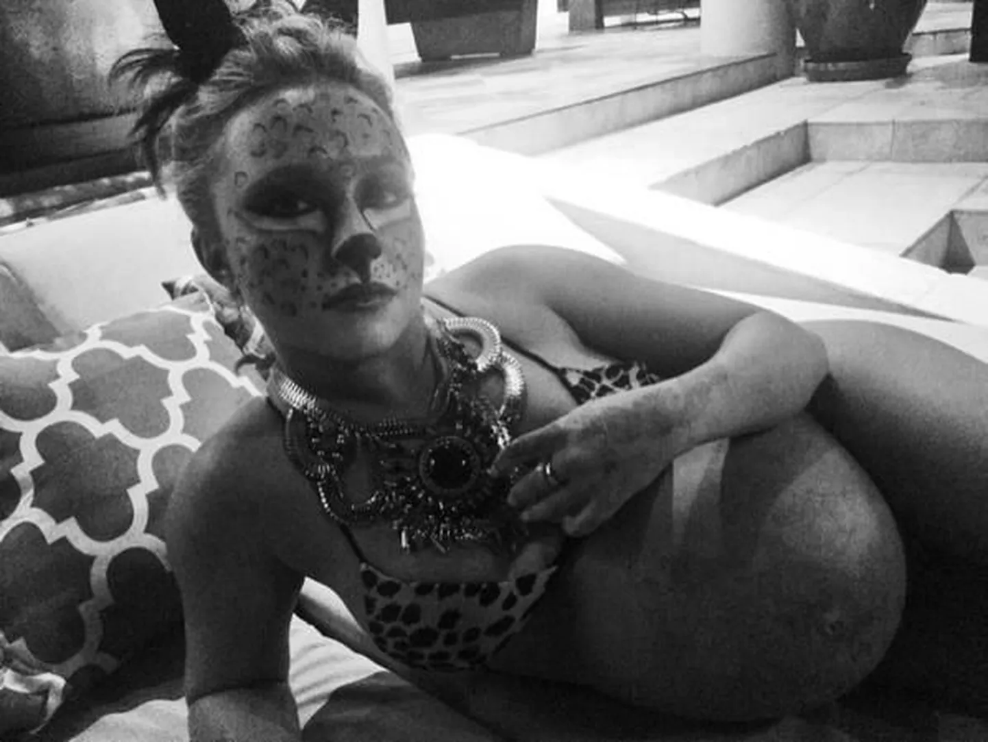 Suure kõhuga lapseootel Hayden Panettiere tõmbas Halloweeni puhul selga napid bikiinid